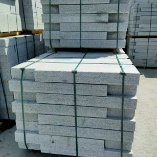 辽阳 芙蓉白花岗岩路沿石、平石尺寸标准，色泽均匀