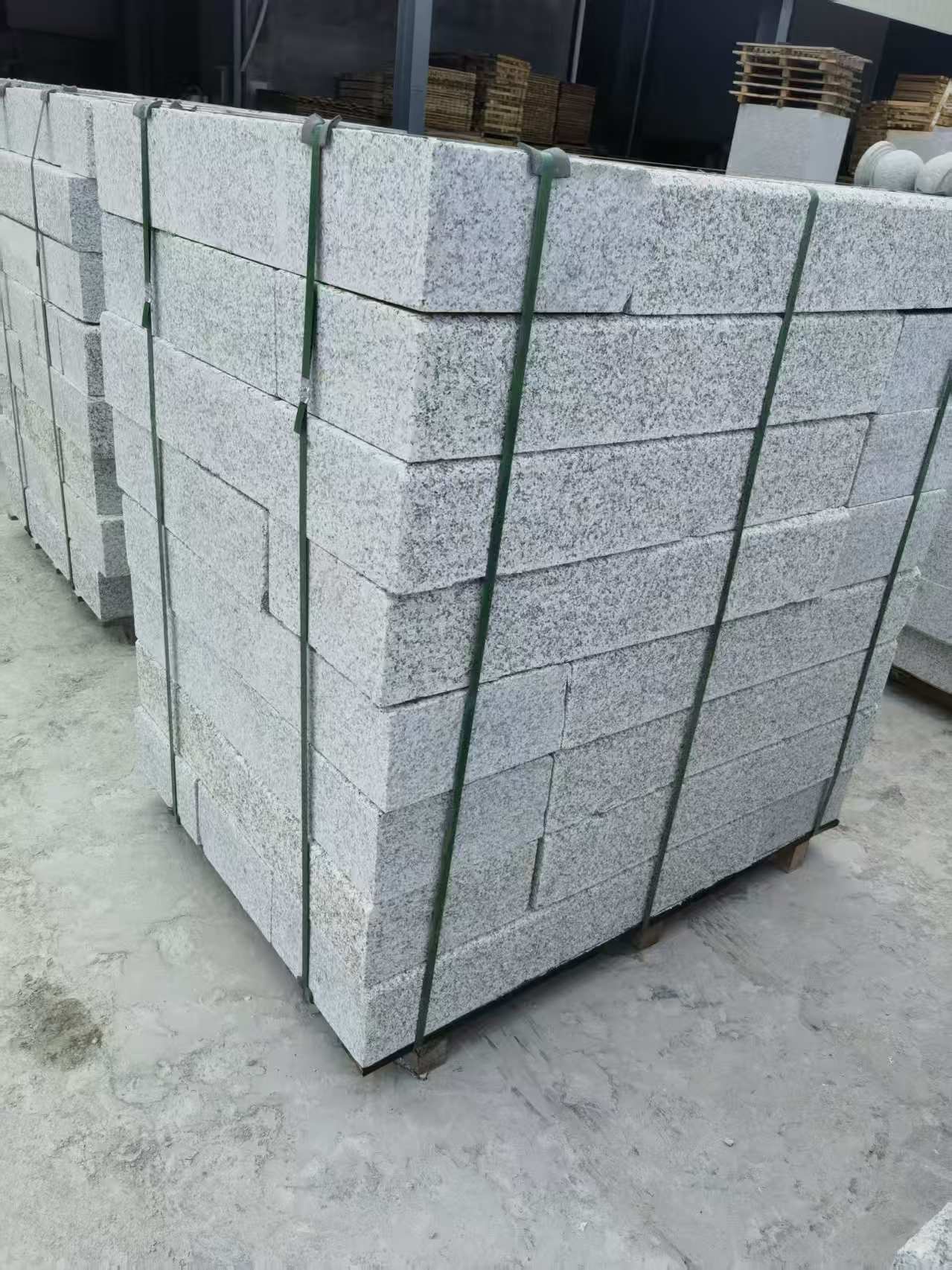 辽阳 芙蓉白火烧两面路沿石