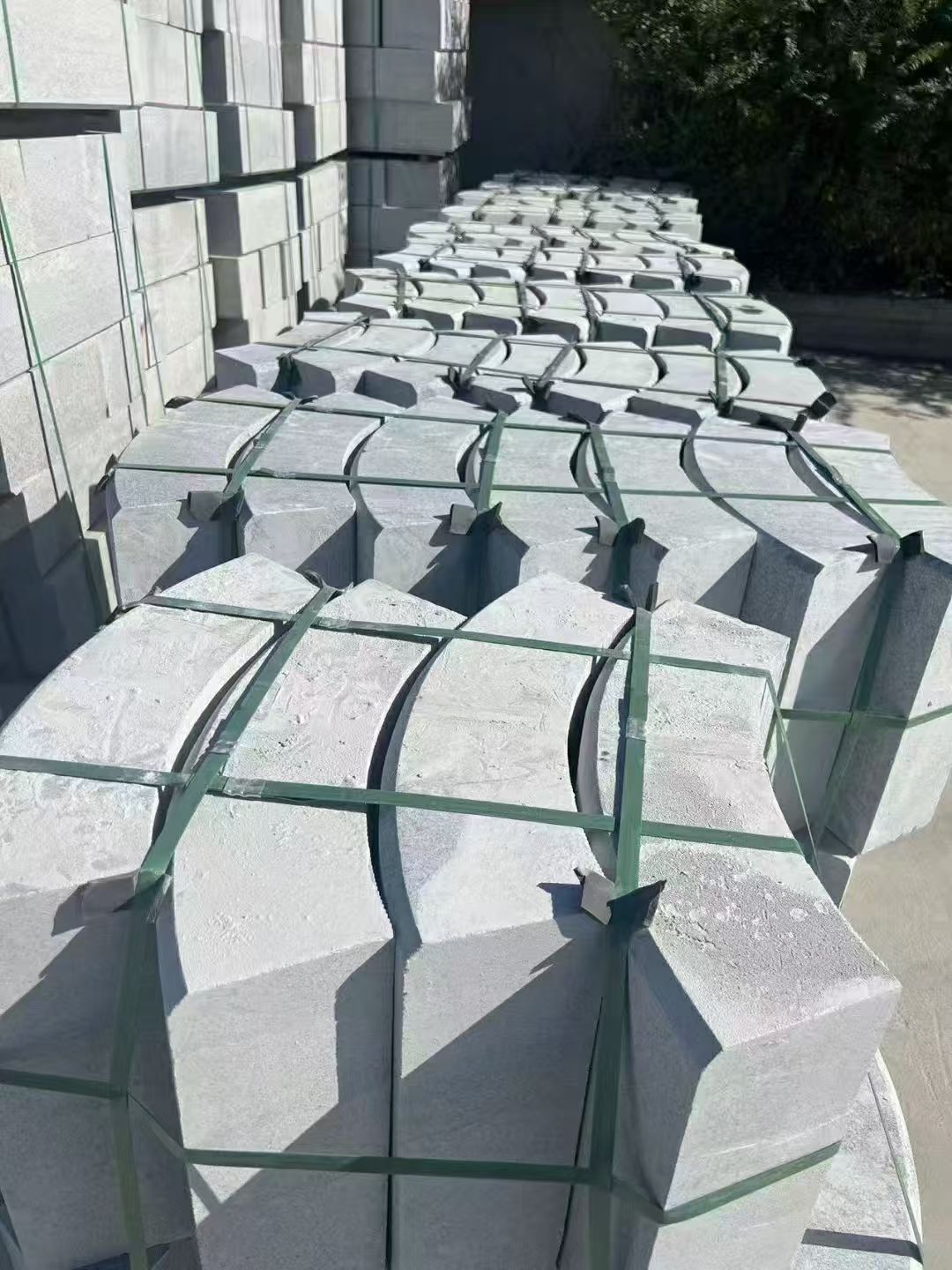 辽阳 芝麻灰弧形路沿石