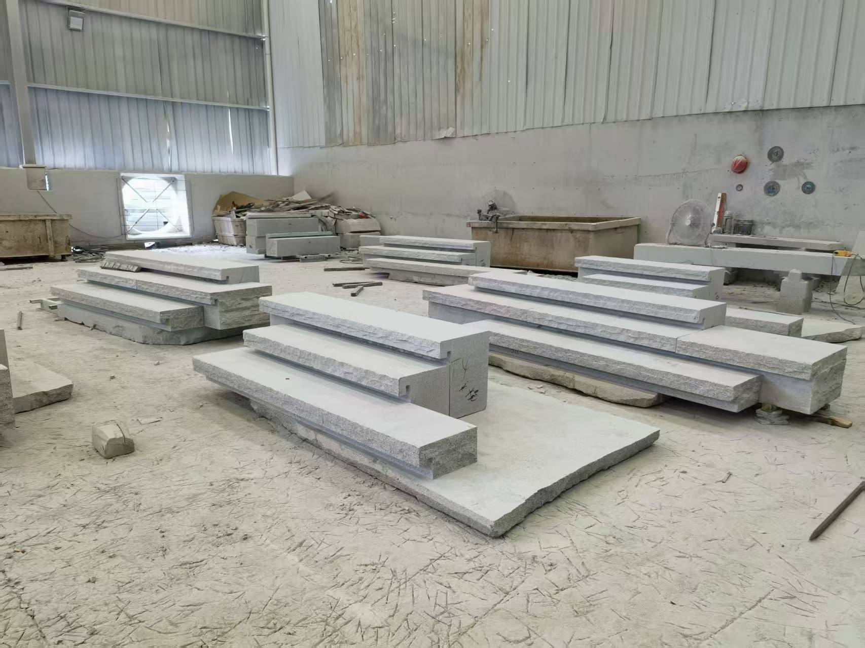 辽阳 整石台阶（大面火烧+侧面自然面），出货前厂内拼装