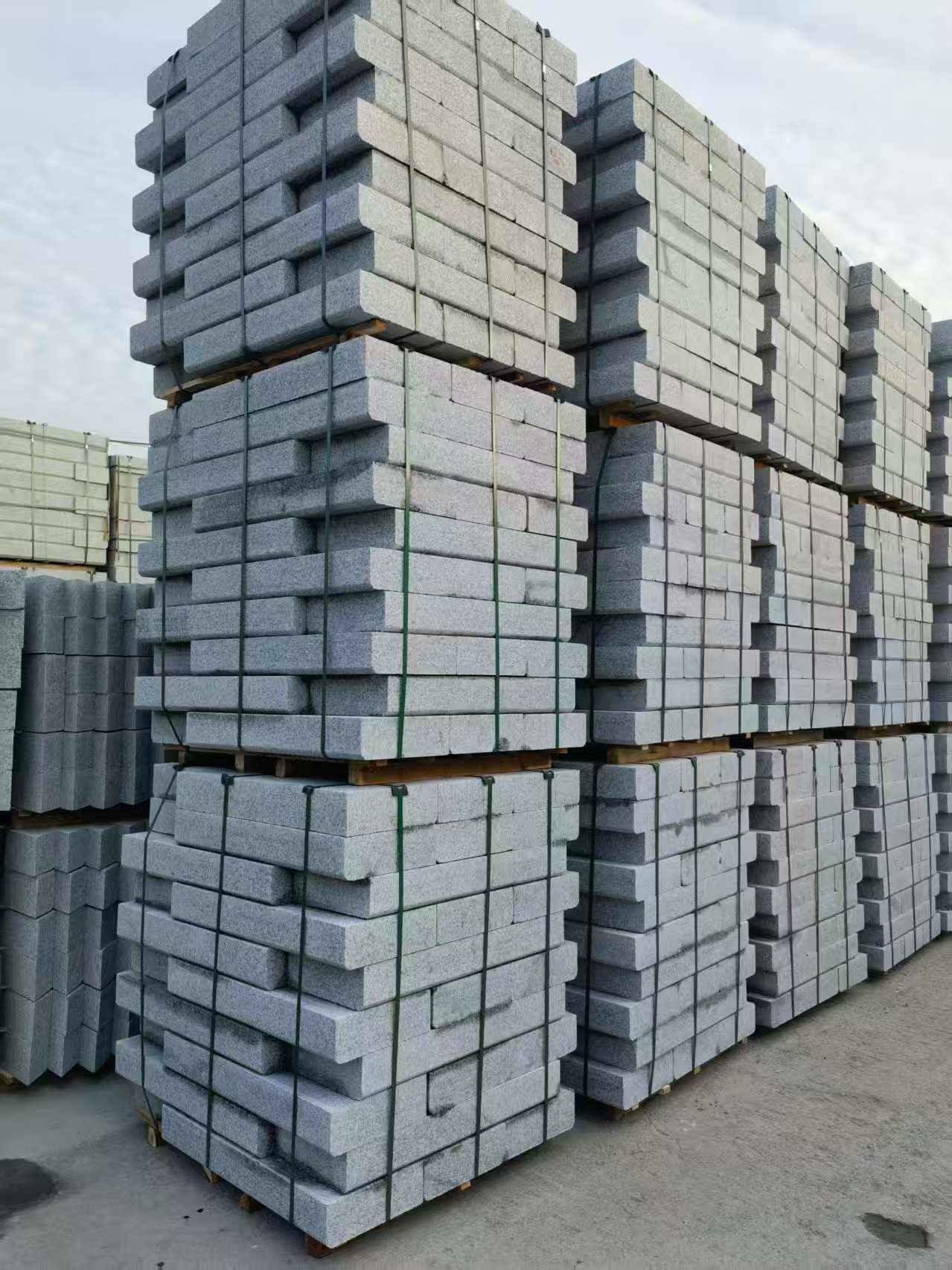 辽阳 路沿石（路侧石），颜色一致，尺寸标准