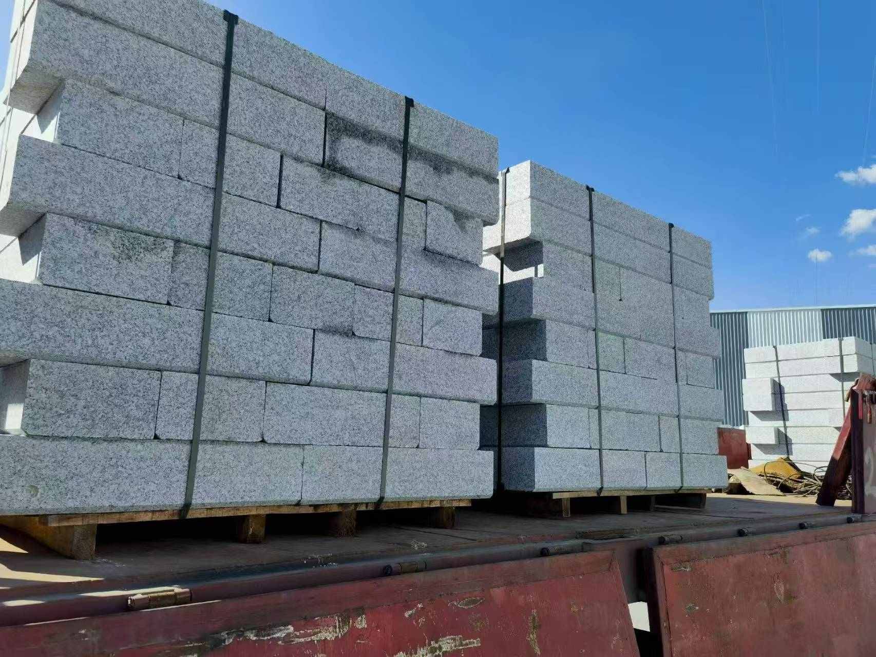 辽阳 路沿石装车出货